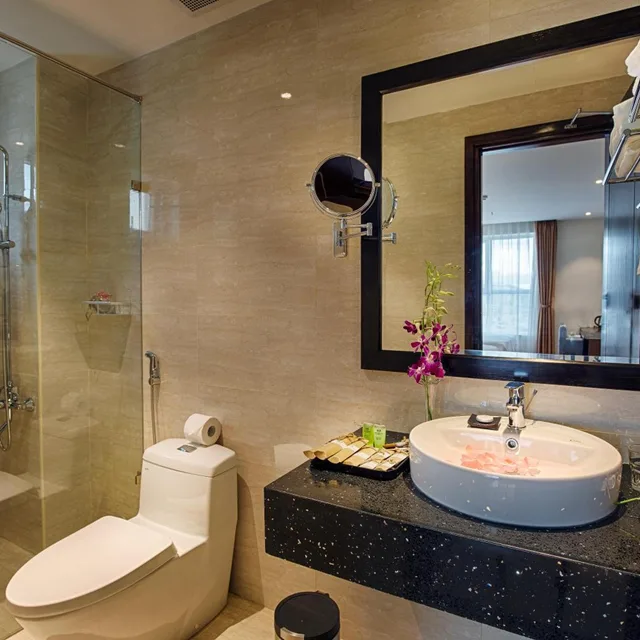 غرفة ديلوكس بسرير مزدوج بإطلالة على المدينة بشرفة، Sofia Suite Hotel Danang 6/8