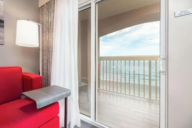 Studio, King Bed, Ocean Front, Sofa, Balcony، Hampton Inn Daytona Beach Shores 5/5