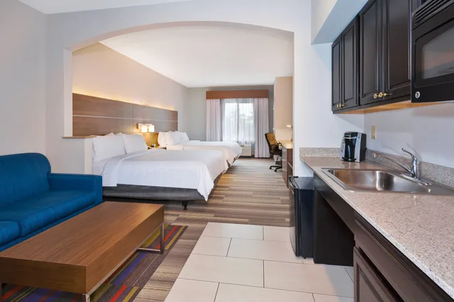 جناح بسريرين كوين لذوي الإعاقة، Holiday Inn Express Suites Warminster Horsham 3/5