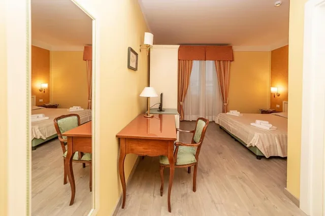 غرفة ديلوكس بسريرين منفصلين بإطلالة على البحيرة، Hotel Pallanza 6/7