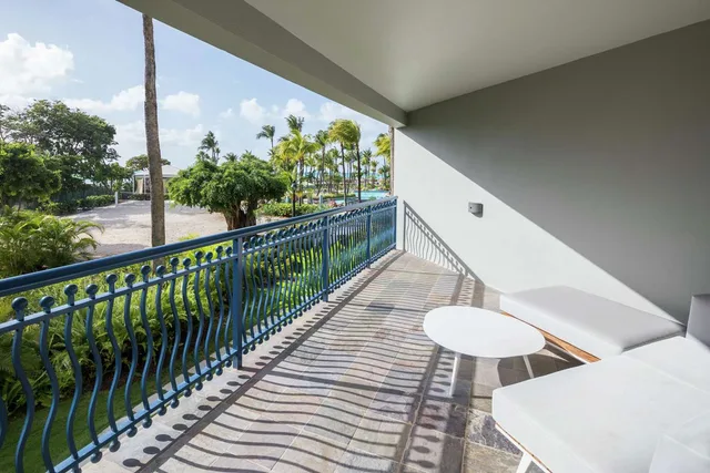 Suite, King Bed, Resort View, Curacao Tower، Hilton Aruba Caribbean Resort and Casino 1/3