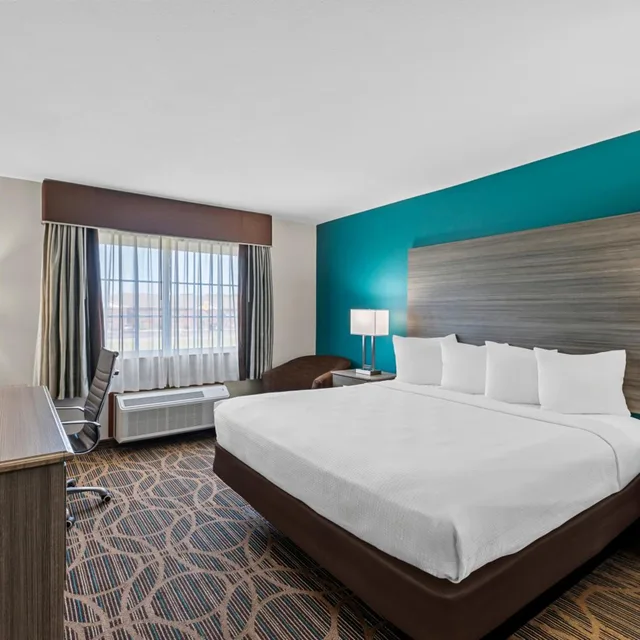 غرفة بسرير كينج بحوض استحمام لذوي الإعاقة، Best Western Presidential Hotel & Suites 2/5