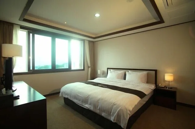 جناح ملكي بسرير كينج، Narsha Hotel 4/7