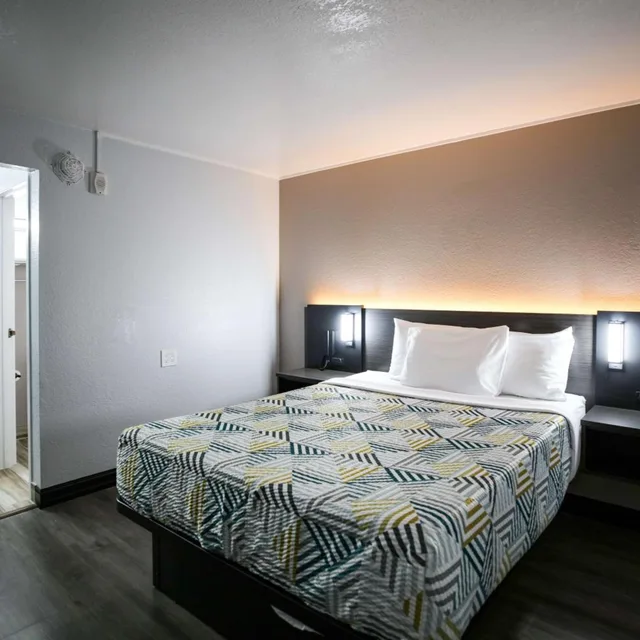 غرفة بسرير كوين، Motel6 Sacramento, CA - North 5/10