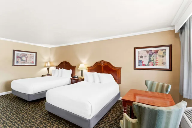 غرفة رباعية بإطلالة، Best Western Miner's Inn 1/3