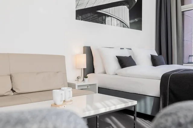 غرفة عائلية بسرير كينج مع أريكة، Garner Hotel Berlin - Gendarmenmarkt by IHG 2/5