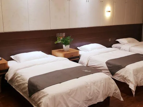 غرفة ثلاثية بسريرين مزدوجين، GreenTree Eastern Rizhao High Speed Railway Station Hotel 2/2