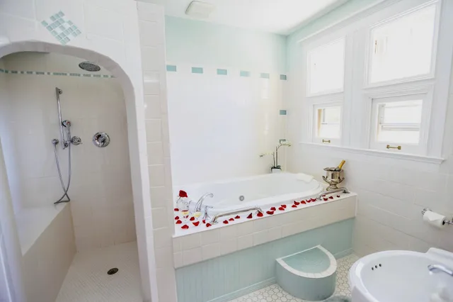 Grand, Mansion, King Bed, Panoramic Mountain View، Wilburton Inn 5/7