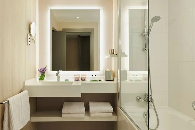 غرفة ديلوكس بسريرين منفصلين، RENAISSANCE PARIS LA DEFENSE HOTEL 2/3