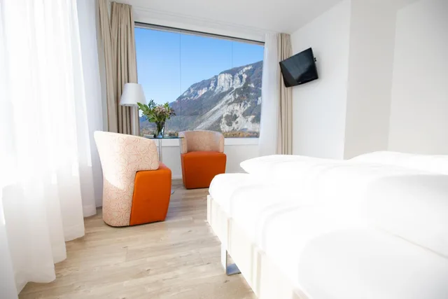 غرفة قياسية بسريرين منفصلين بإطلالة على الجبل، Mercure Chur City West 2/9