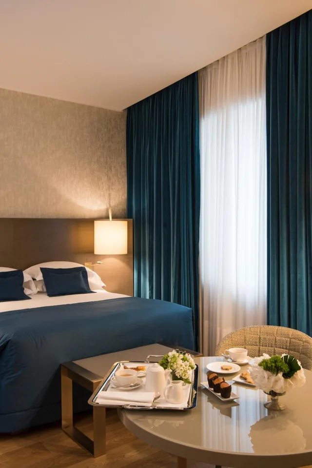 غرفة غراند ديلوكس بسرير كينج، Rosa Grand Milano Starhotels Collezione 6/9