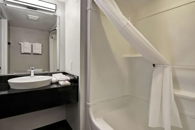 غرفة بسريرين كوين لغير المدخنين بمطبخ، Studio 6 Extended Stay - Jacksonville, FL - Baymeadows 7/8