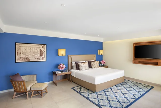غرفة بريميوم بسرير كينج بإطلالة على البحر، Taj Exotica Resort Spa Goa 1/4