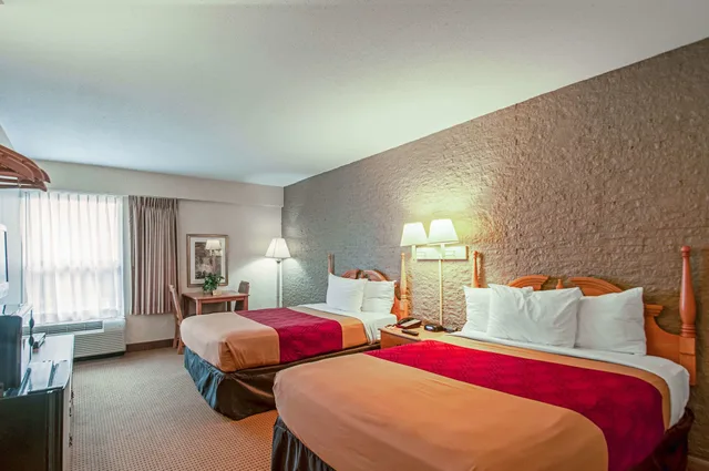 غرفة قياسية بسريرين مزدوجين، Econo Lodge Metro 2/8