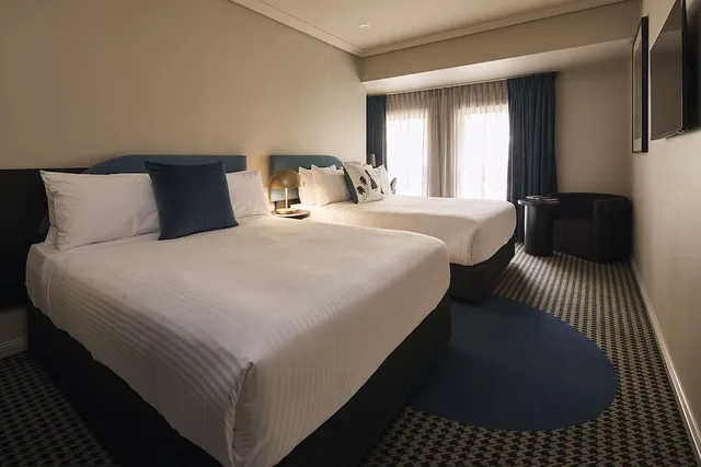غرفة بسريرين كوين، The Capitol Hotel 1/2