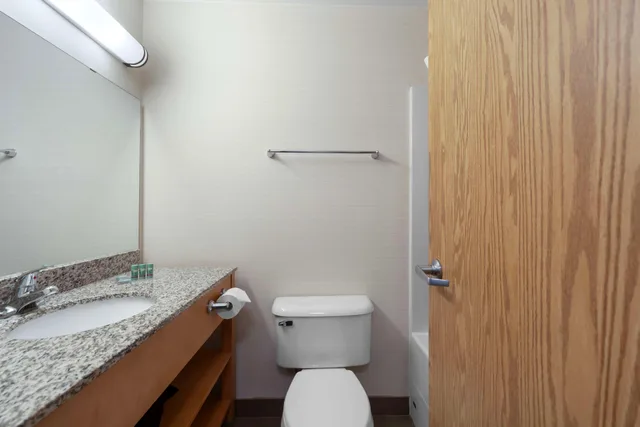 غرفة، Best Western Grande Prairie Hotel and Suites 3/3