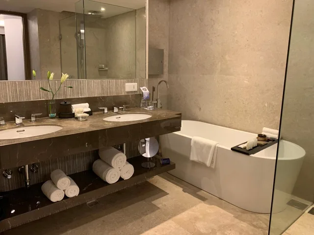 Spa, Suite, King Bed، Hyatt Regency Ahmedabad 3/5