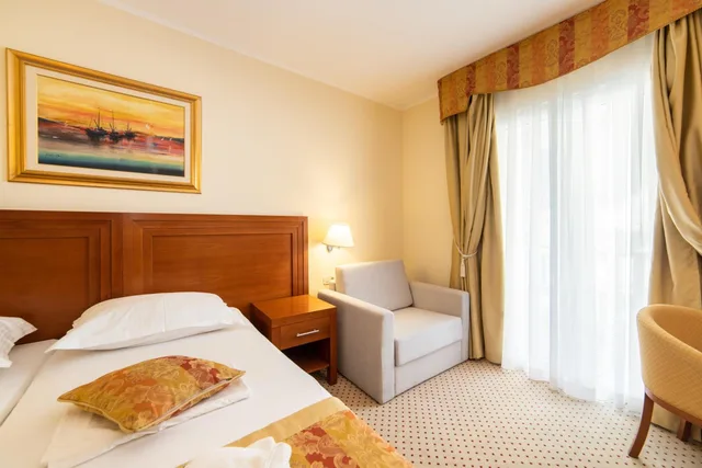 غرفة قياسية بسرير مزدوج بإطلالة على المتنزه مع أريكة، Hotel Bella Vista 3/5