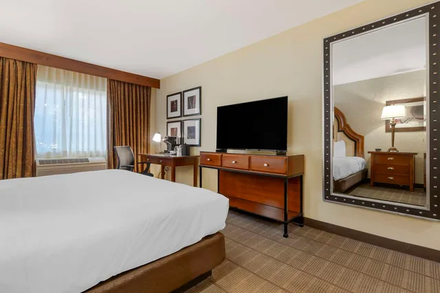 Room, King Bed, North Tower، Best Western Plus Boomtown Casino Hotel 1/4