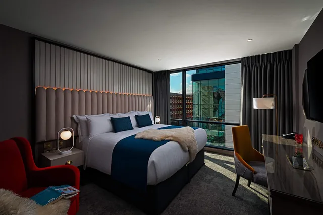Deluxe, The Savoy Hotel 1/6