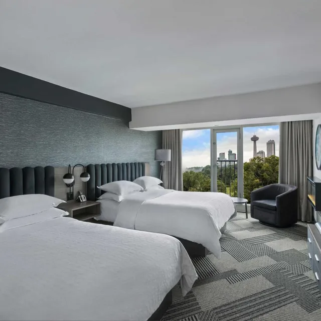 Guest Room, King Bed, Queen Bed, Niagara Park View, Sheraton Fallsview Hotel 2/4