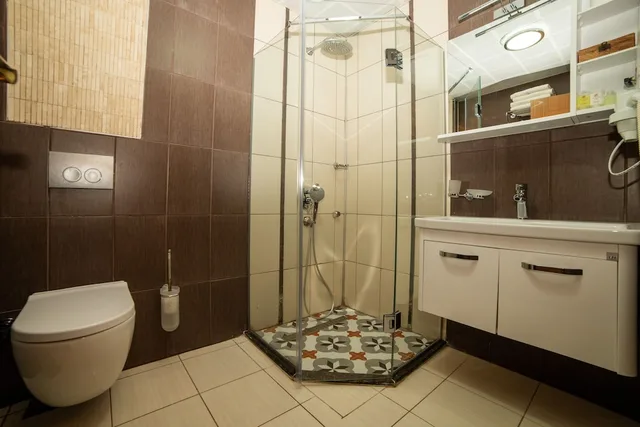 غرفة قياسية بسرير مزدوج بإطلالة على المسبح بشرفة، Kuzey Park Hotel Arc-En-Ciel 5/5