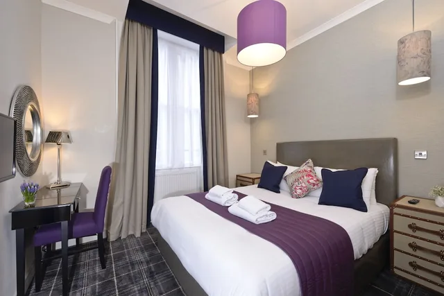 2 Bedrooms, Classic, Apartment, 2 King Beds, Destiny Scotland Charlotte SQ Apartments 2/4