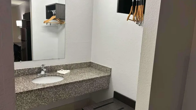 2 Queen Beds - Non-Smoking, Micfridge، Motel6 Macclenny, FL 7/8