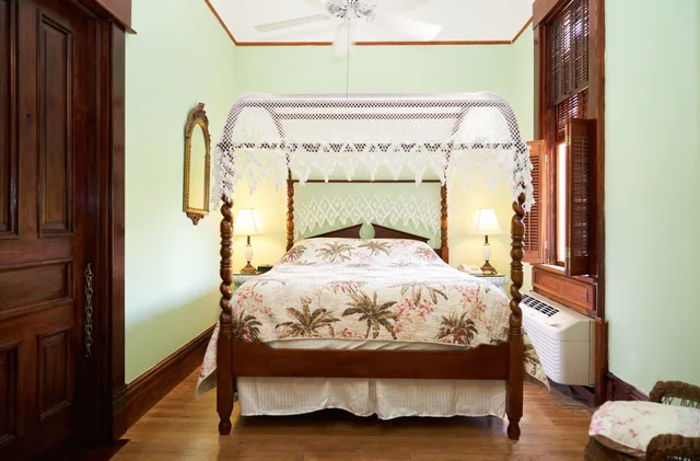 غرفة كلاسيكية بسرير كوين، Amsterdams Curry Mansion Inn 1/8
