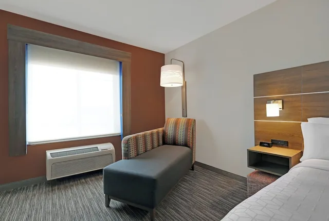 غرفة قياسية بسرير كينج، Holiday Inn Express Hotel And Suites Newport 2/3