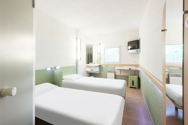 غرفة بسريرين منفصلين، B&B Hotel Chateauroux A20 L Occitane 2/3