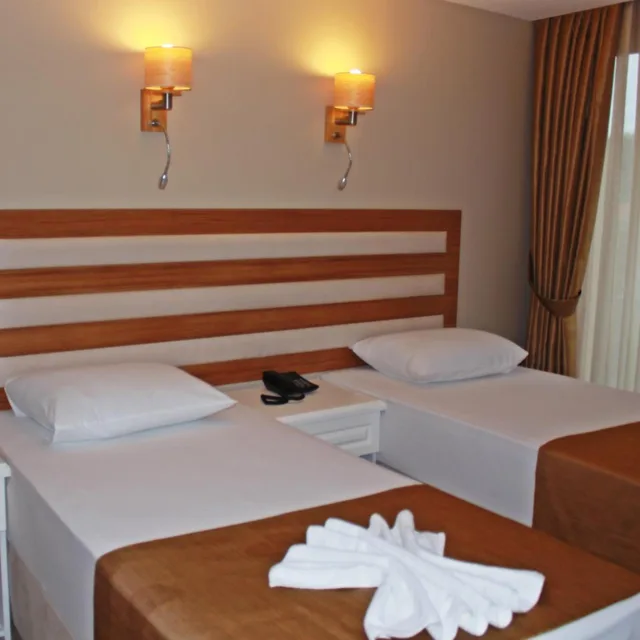 Room, Double or Twin Bed, Lateral Side Sea View، Feza Otel 7/10