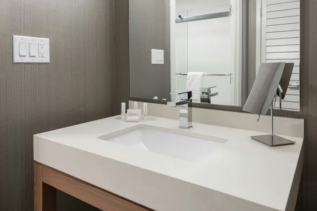 room, 2 queen beds, Courtyard By Marriott Toronto Vaughan 6/6