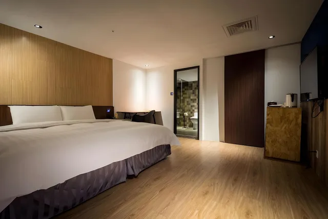 Inner, King Bed, No Window، Calligraphy Greenway Hotel 2/3