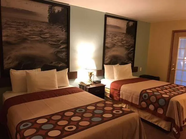 جناح استوديو بسريرين كوين مع أريكة، Super 8 by Wyndham Plover Stevens Point Area 1/1