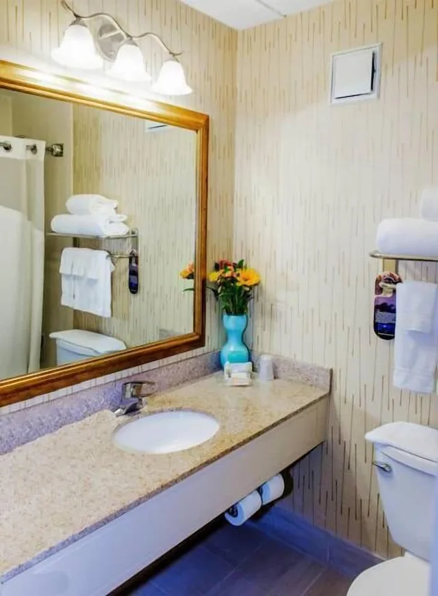 غرفة بسرير كينج تُحدَّد حسب التوفر، Holiday Inn South Kingstown (Newport Area) 7/8
