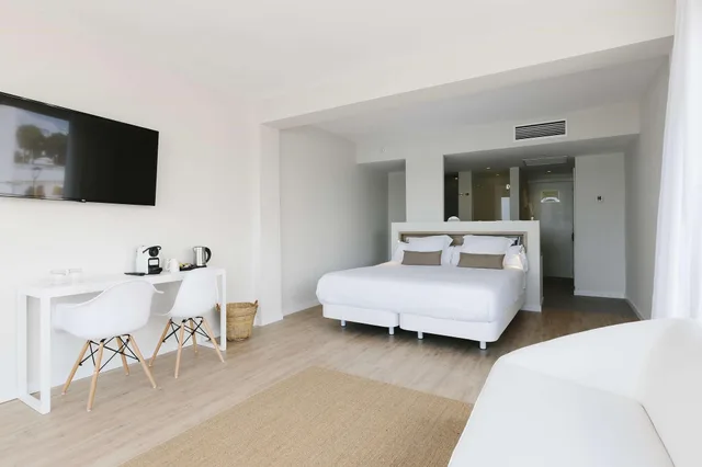 جناح جونيور بإطلالة على البحر، AluaSoul Ibiza - Adults Only 3/3