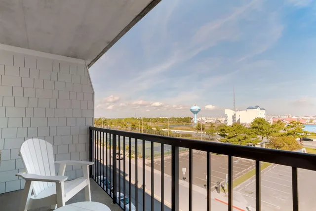 غرفة قياسية بسرير كينج بشرفة مع أريكة لذوي الإعاقة، Best Western Plus In Ocean City 9/9