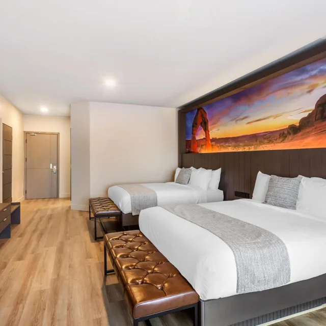 غرفة رباعية كبيرة بسرير كينج وسريرين كوين، The Valor, Ascend Hotel Collection 1/4