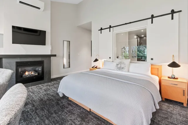 Lodge, Studio, King Bed، Black Rock Ocean Front Resort 3/10