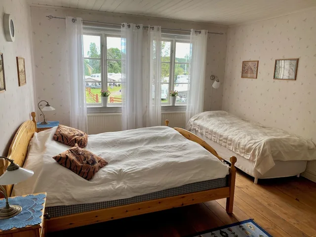 شقة بسرير كوين وسريرين فرديين، Skeppsdockans Camping & Vandrarhem 2/5