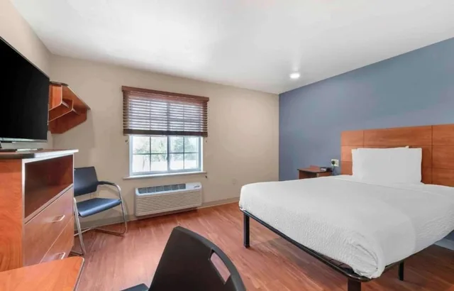1 Full Bed - ADA/Tub/Non-Smoking/Kitchen، Studio 6 Extended Stay Cincinnati Sharonville OH 5/10