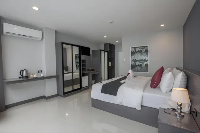 غرفة سوبيريور بسريرين منفصلين بإطلالة على المدينة بشرفة، MODERN LIVING HOTEL 3/3
