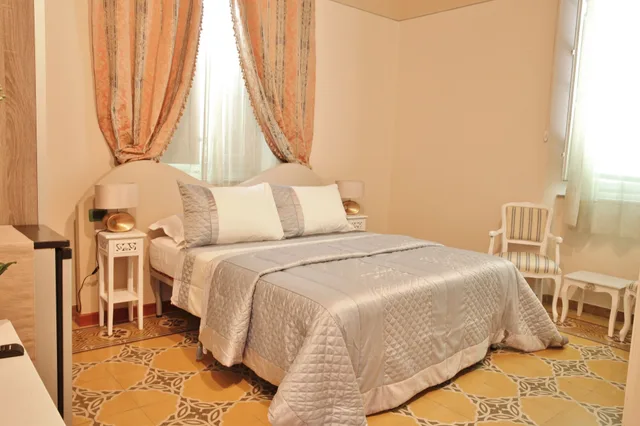 Room, Double Bed, Lucca Relais 1/10