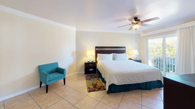 2 Bedrooms, Suite, King and Queen Bed, Ocean Front، Holiday Inn Resort Grand Cayman, an IHG Hotel 8/10