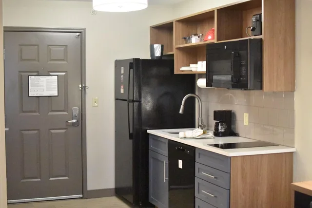 جناح بسريرين كوين لذوي الإعاقة، Candlewood Suites Fayetteville – University of Arkansas 3/4