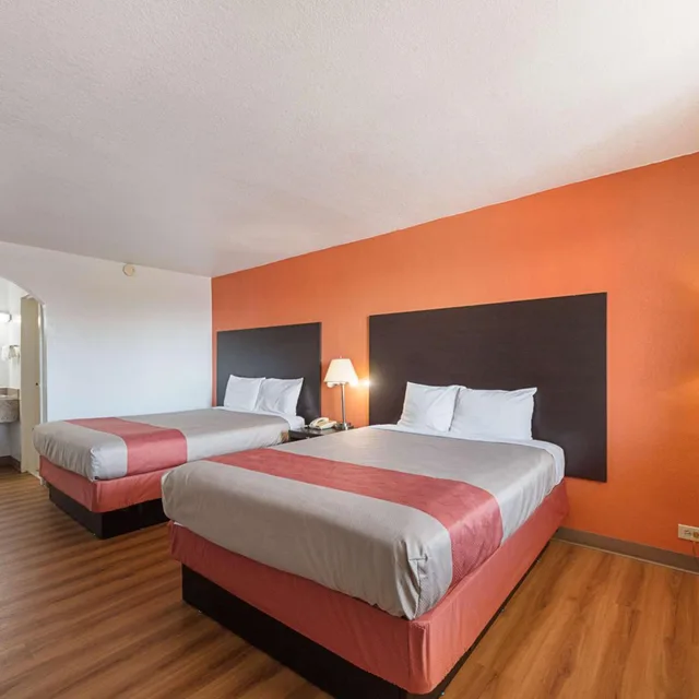 Room, 2 Queen Beds, Smoking, Motel6 San Antonio, TX - I-10 West 6/10