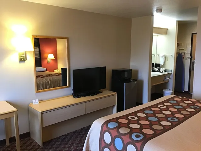 غرفة قياسية بسرير كينج، Super 8 By Wyndham Heyburn/Burley Area 8/10