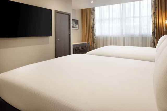 جناح بسريرين مزدوجين مع أريكة، DoubleTree by Hilton London Victoria 4/10