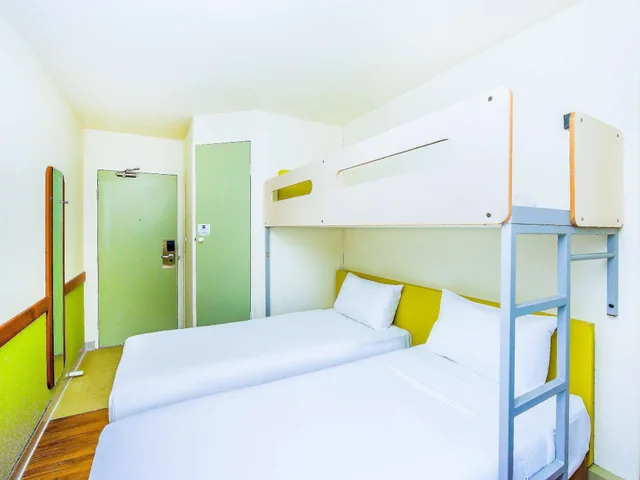 غرفة قياسية بسريرين منفصلين وسرير بطابقين، ibis budget Newcastle 1/7